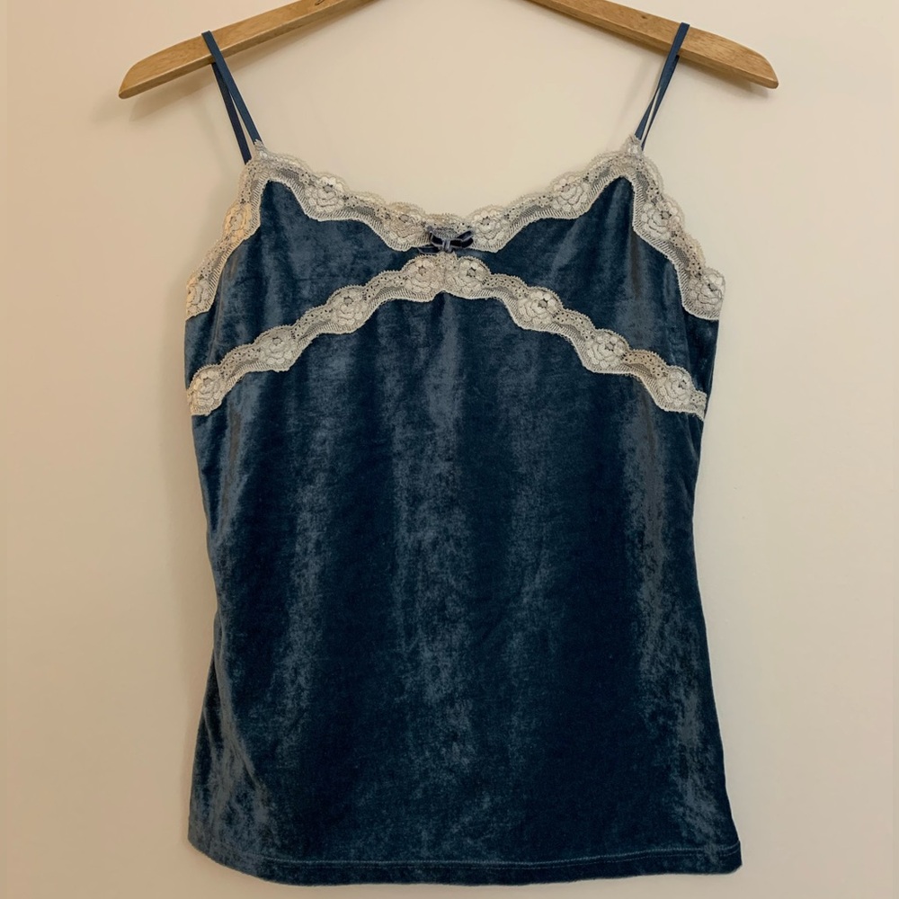 🎀3 for $19 ✨Elegant Blue Velvet Lace Trim Cami Top